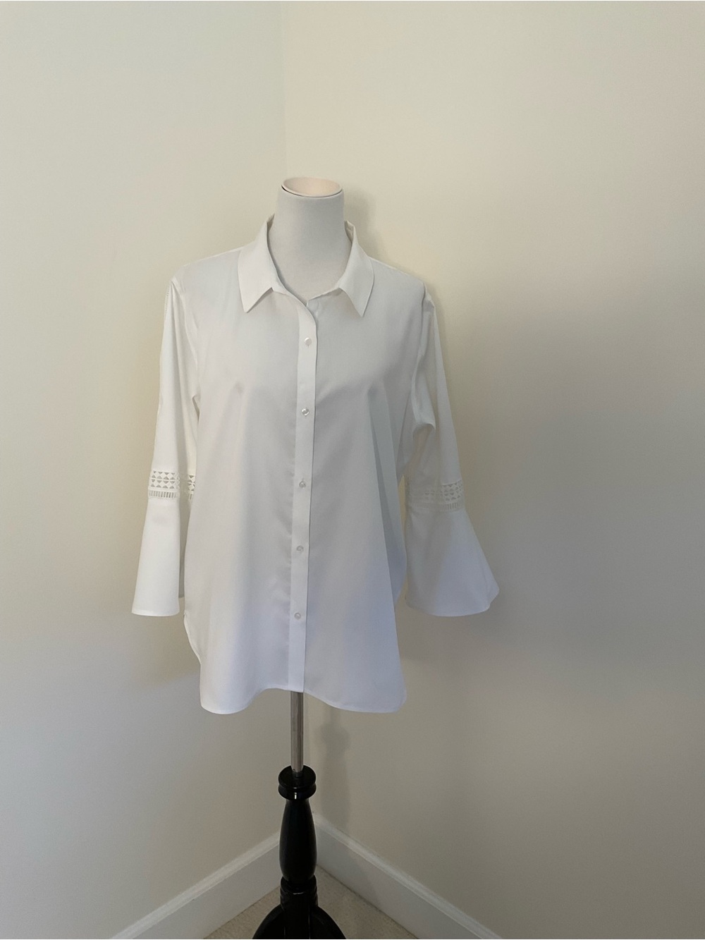 NWT Calvin Klein White Eyelet Bell-Sleeve Button-Up Tunic Blouse